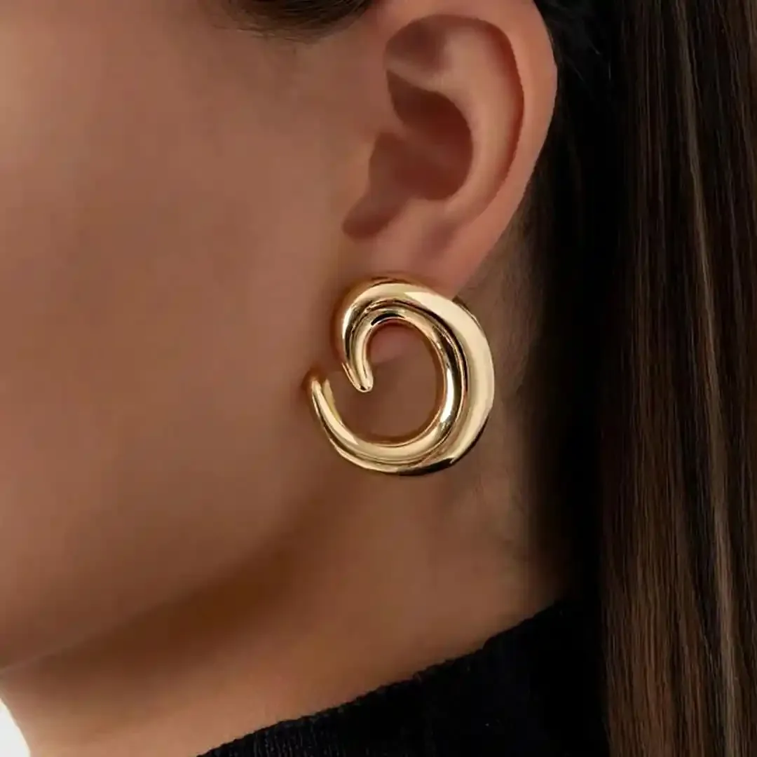 Elegantní spirálové náušnice z pozlacené chirurgické oceli model č. 1566