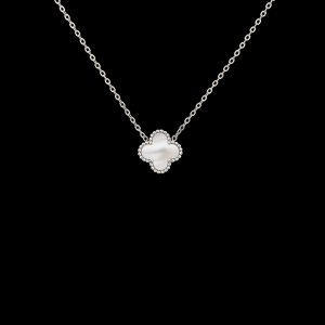 Jemný náhrdelník White Clover z chirurgické oceli 316L č. 1769